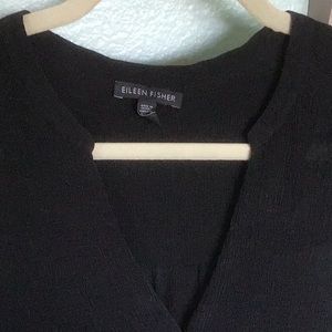 Beautiful sleeveless button down Eileen Fisher blouse